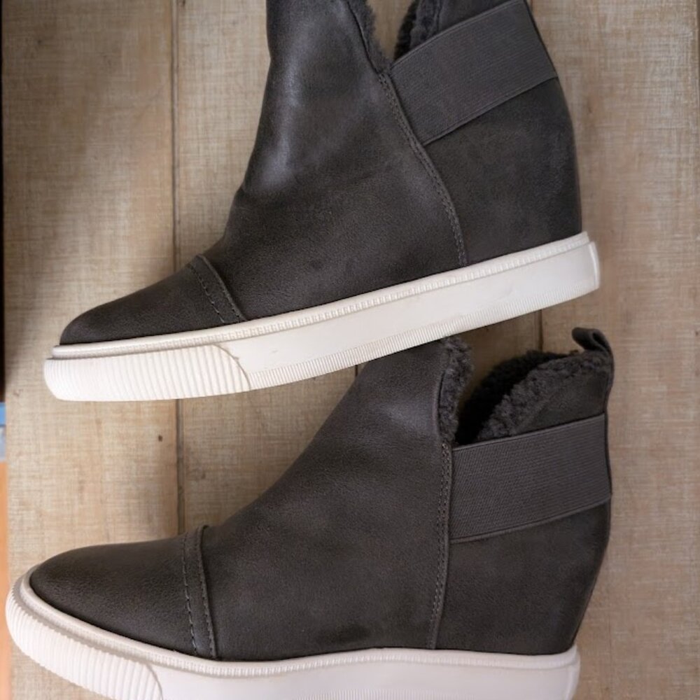NWOB! DV Dolce Vits Kenley Faux-Fur Wedge Sneakers